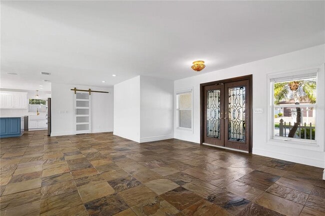 Foto del edificio - 3924 Versailles Dr