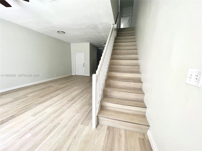 Foto del edificio - 1816 Salerno Cir