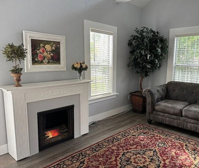 Foto del edificio - $2,195 Woodworth & 4th St, Historic 2 Bedr...