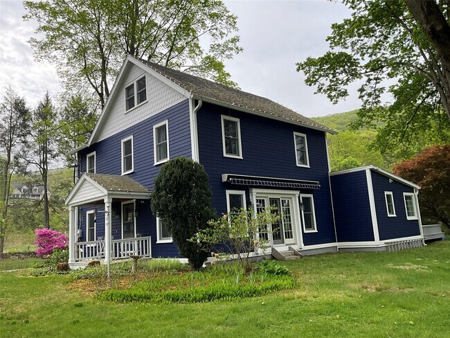 Foto del edificio - 55 Manitou Station Rd