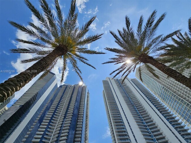 Foto del edificio - 17121 Collins Ave