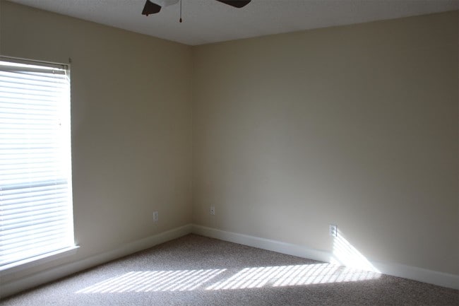 Building Photo - 3600 Mayfair Ln