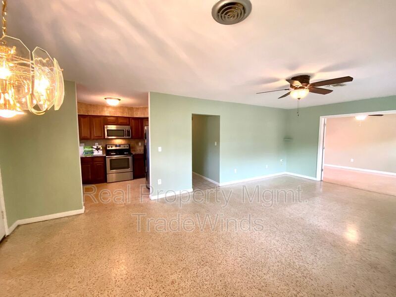 Primary Photo - 401 S Nimbus Ave
