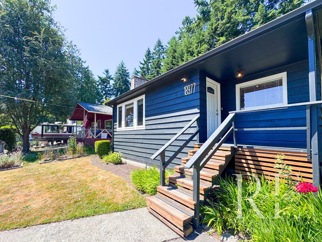 Foto principal - Chic Farmhouse Vibes in Charming Suquamish...