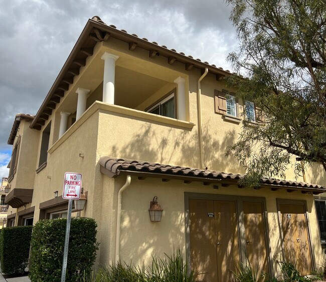 23821 Toscana Dr, Santa Clarita, CA 91354 Condo for Rent in Santa