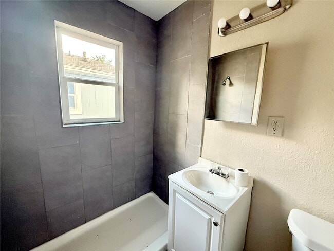 Foto del edificio - 3914 Hoffman St