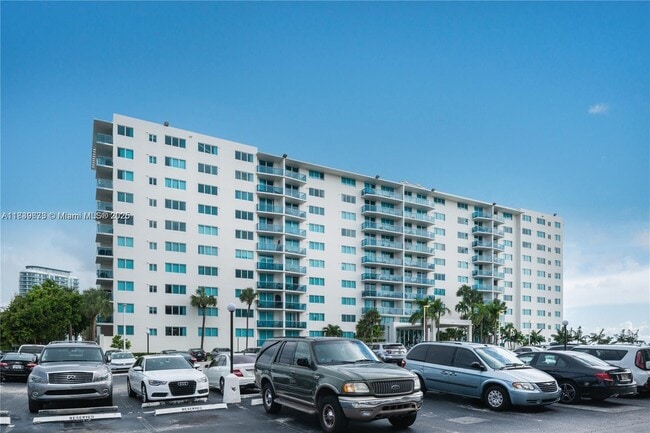 Building Photo - 7501 E Treasure Dr