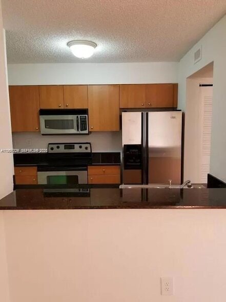Foto del edificio - 2890 N Oakland Forest Dr