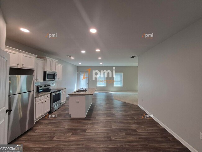Foto del edificio - 5051 Pioneer Pkwy