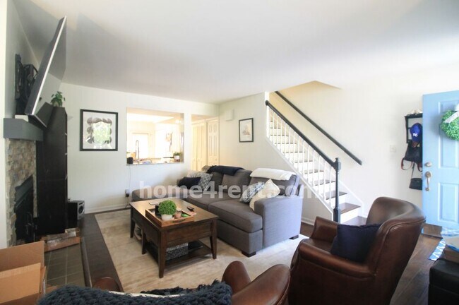 Foto del edificio - 413 W 10th St