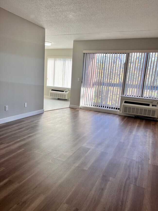 Foto del edificio - 121 Wellington Ct