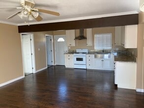 Building Photo - 584 Hosmer St