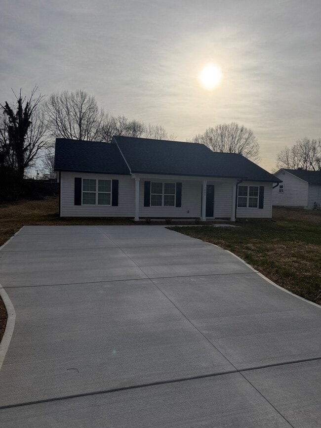 Foto del edificio - 1002 Grace Ave