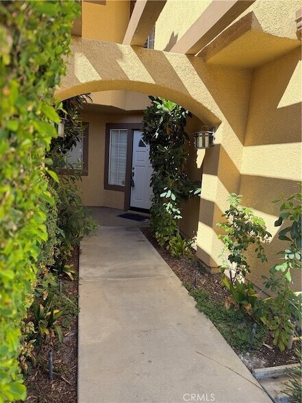 Building Photo - 31 Via Bacchus