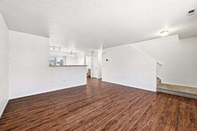 Foto del edificio - $1,995.95, 3-bed, 2.5 bath, located in Colorado Springs with a fenced backyard.