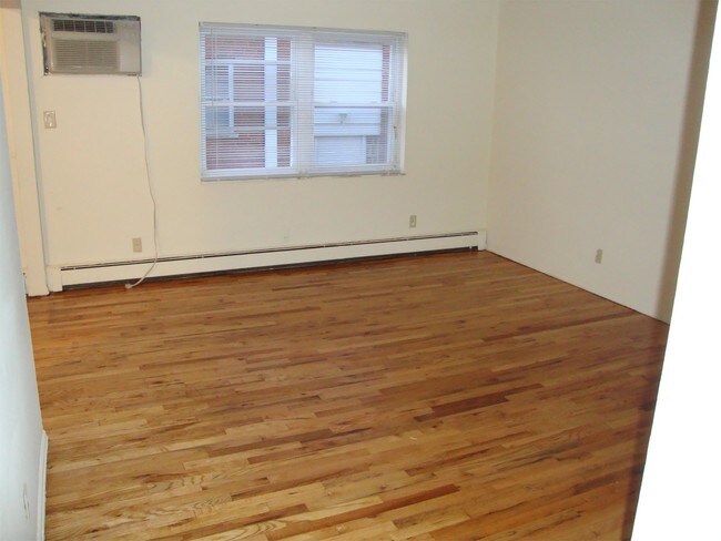Foto del edificio - 4257 Hegner Ave