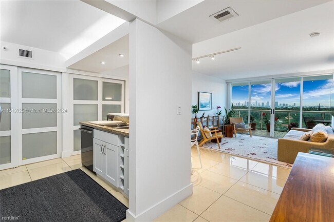 Foto del edificio - 2 br, 2 bath Condo - 3411 Indian Creek Dr ...