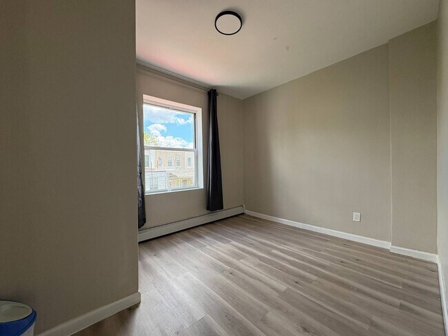 Foto del edificio - 1765 W 9th St