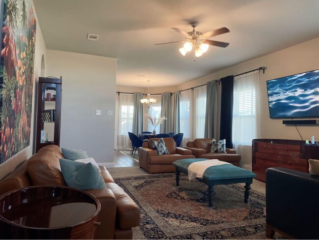 Foto del edificio - 632 Redwood Dr