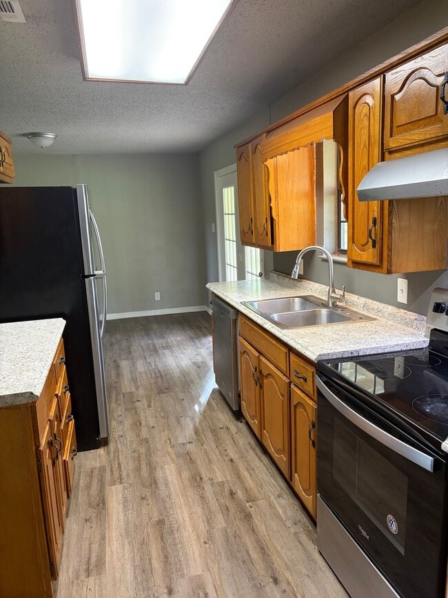 Building Photo - Charming Chalk Bluff Home