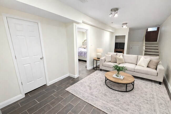 Building Photo - 2817 N Clybourn Ave