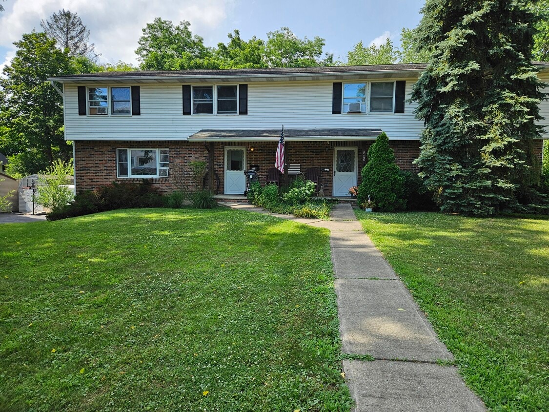 Primary Photo - 820 Front St