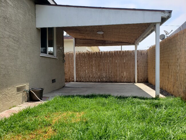 Foto del edificio - 16516 Firmona Ave