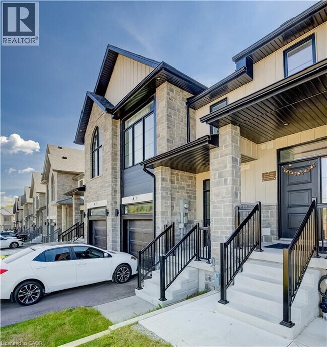 Building Photo - 16 Sandstone St