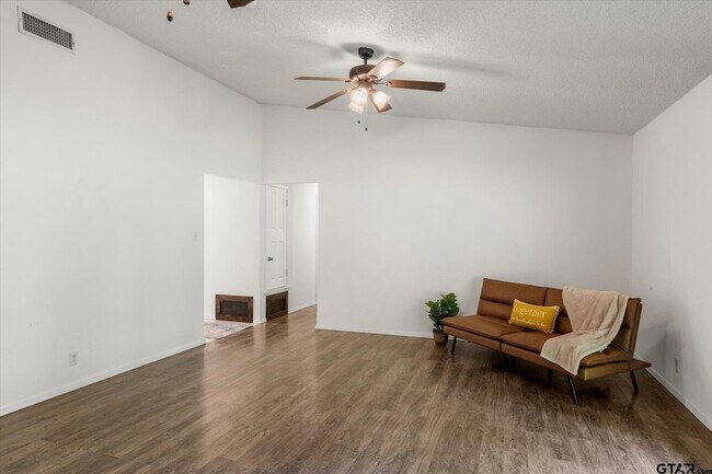 Foto del edificio - 524 Park Ln