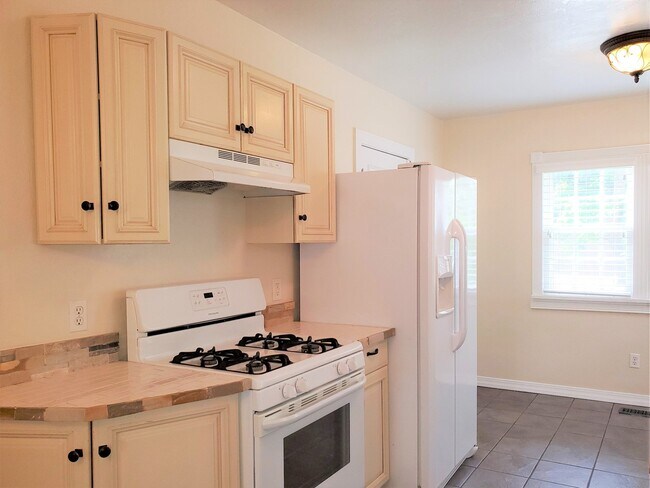Foto del edificio - AMAZING 5 BED, 2 BATH MILLERS ADDITION NW OKC