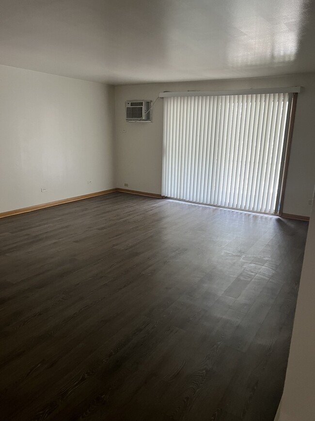 Foto del edificio - 471 Hirsch Ave