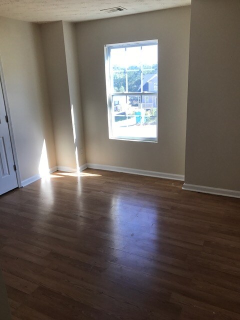 Building Photo - 664 Carlton Pointe Dr