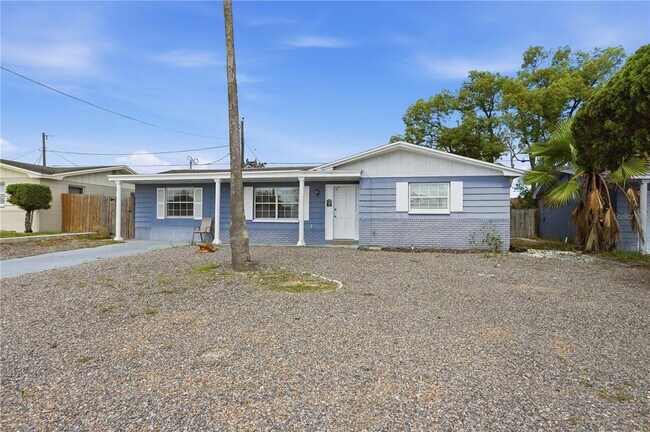 Foto del edificio - 3301 Rosefield Dr