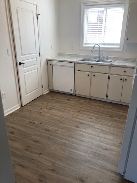 Kitchen - 6229 N Regal St