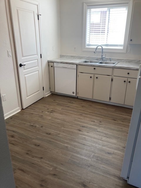 Kitchen - 6229 N Regal St