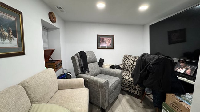 Photo - 1254 N Bosworth Ave Apartment