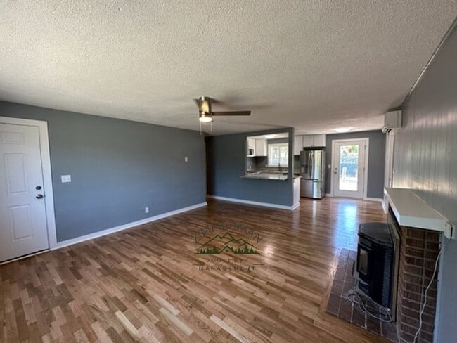 Building Photo - Fully remodeled 3-bedroom 1 bath home!