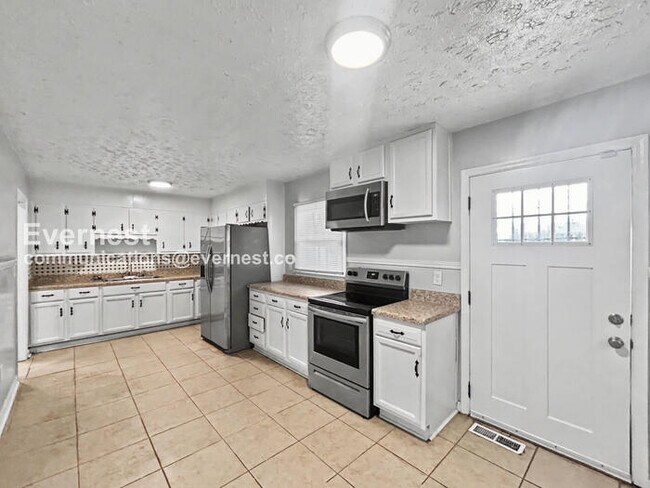 Foto del edificio - PROMO: Get $500 OFF first months rent when the lease today! / 3 Bed, 1.5 Bath Home with Fenced Ya...