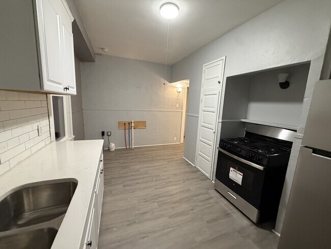 Building Photo - 4144 Hyde Ave