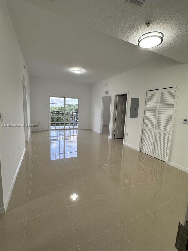 Foto del edificio - 5271 SW 8th St