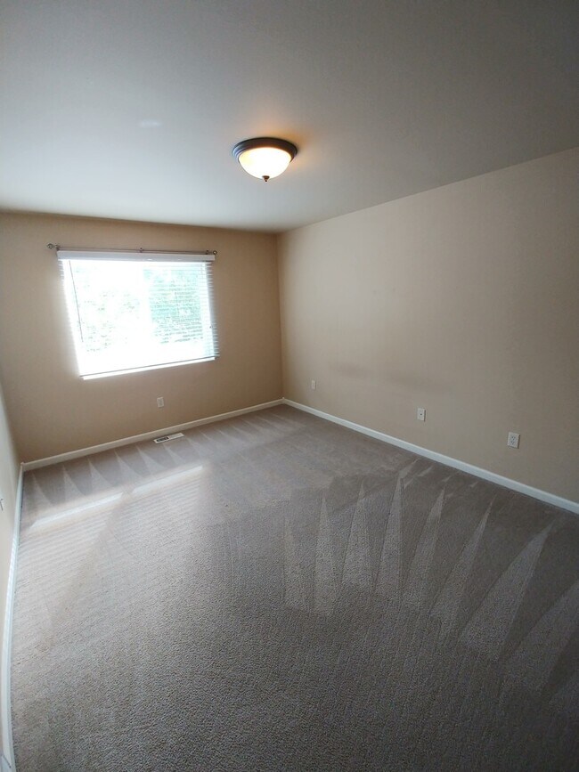 Building Photo - Cozy 4 bed 2 bath condo in the heights