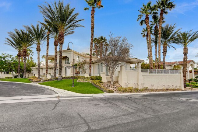 Building Photo - 4 BEDROOM UPGRADED HOME LOCATED IN GUARD G...
