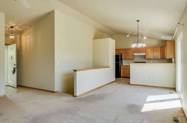Foto del edificio - Central 3-Bedroom Ranch Home with Attached Garage