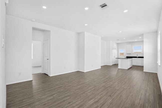 Building Photo - 18027 Lasso Mls Dr