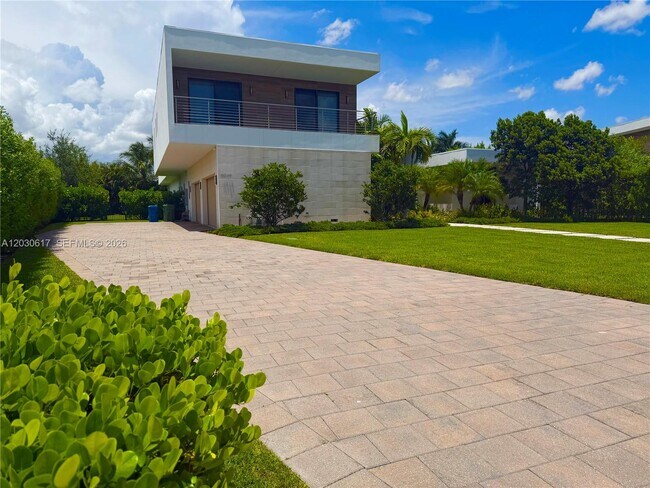 Foto del edificio - 16569 Botaniko Dr N