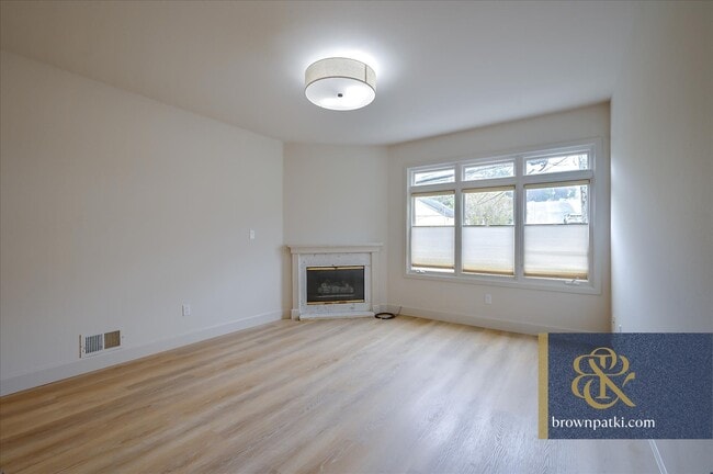 Building Photo - 162 Caselli Ave