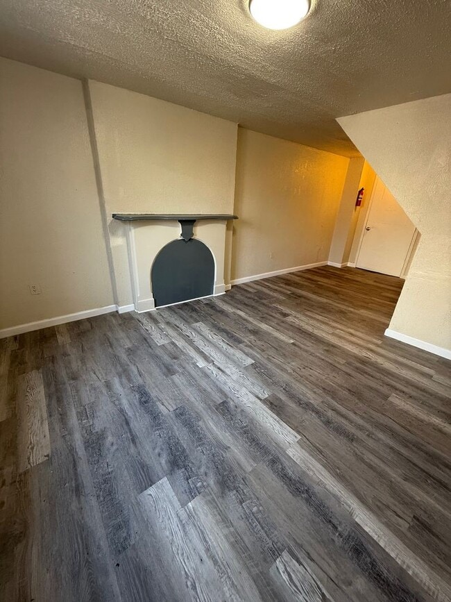 Building Photo - 51 Lander St