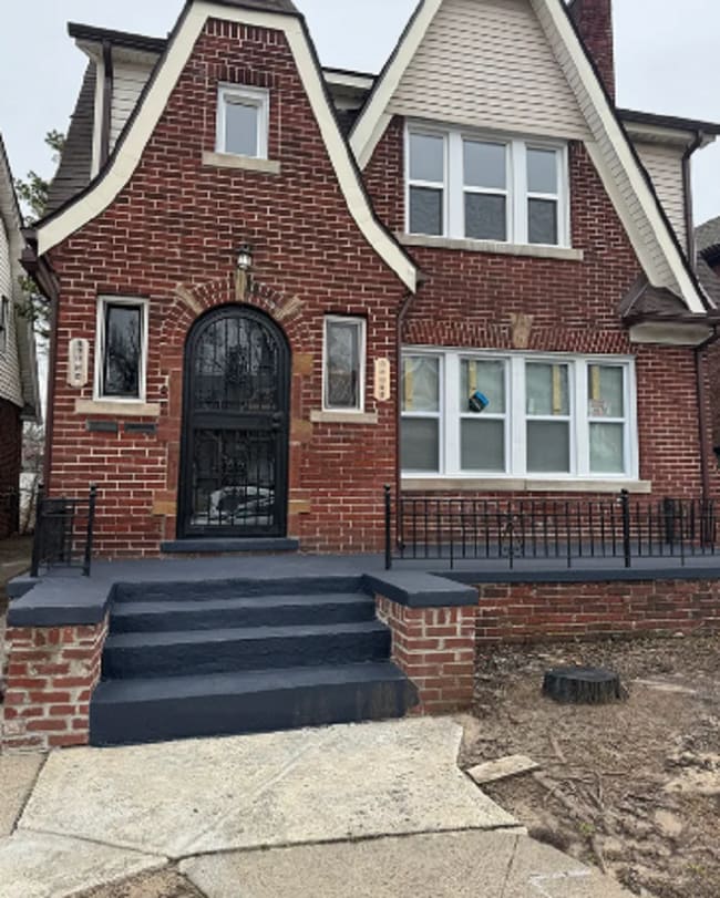 Building Photo - 17178 Roselawn St