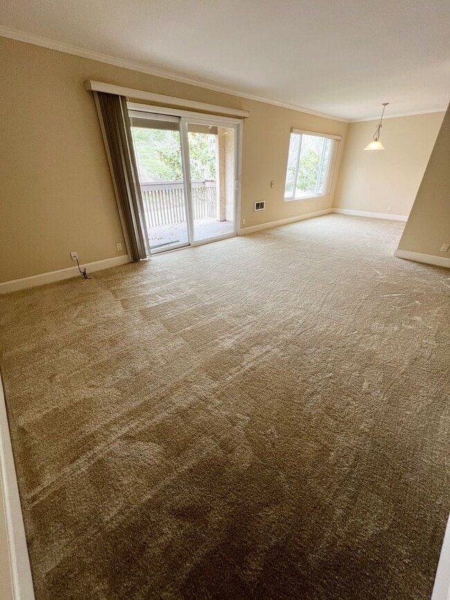 Building Photo - 2 Bed/2 Bath Condo at Villa La Jolla!