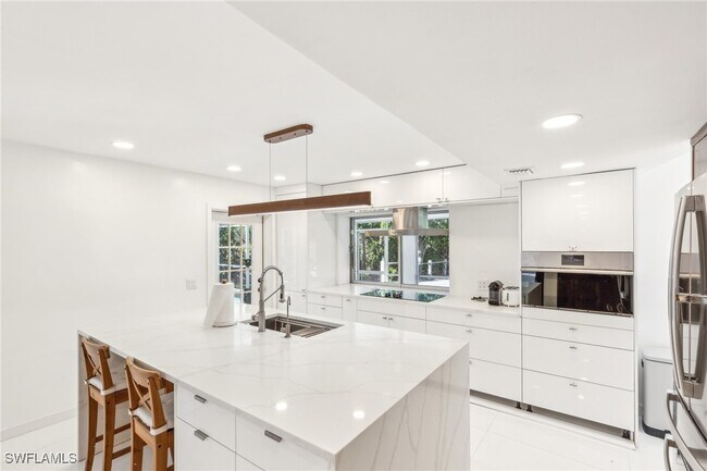 Foto del edificio - 1182 Betmar Blvd